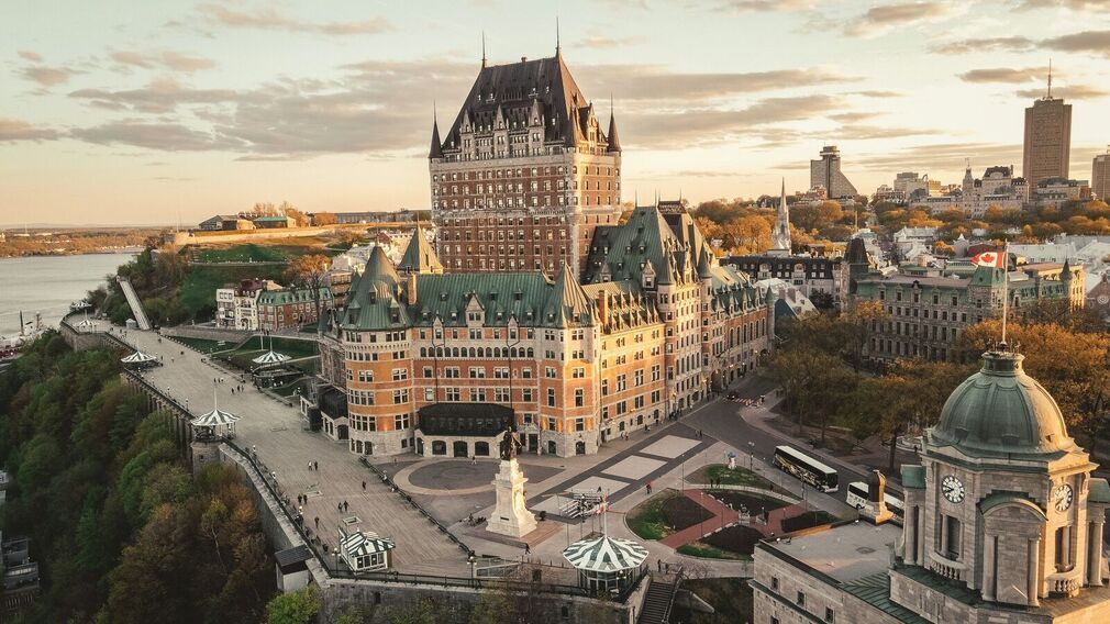 Nathan feyssat tkhphnkxk00 unsplash (quebec cityscape view)